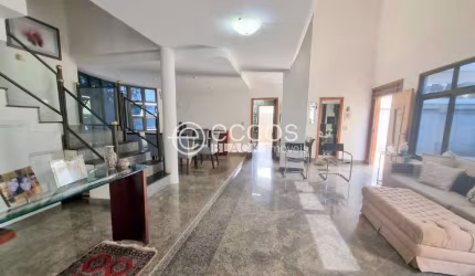 Casa à venda, 4 quartos, 4 suítes, 4 vagas, Morada da Colina - Uberlândia/MG