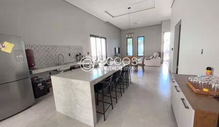 Casa à venda, 3 quartos, 3 suítes, 2 vagas, Jardim Inconfidência - Uberlândia/MG