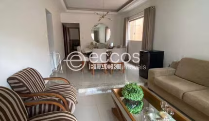 Casa à venda, 3 quartos, 1 suíte, 2 vagas, Granada - Uberlândia/MG