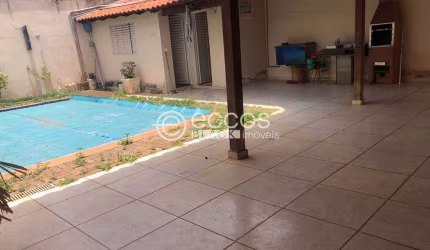 Casa à venda, 3 quartos, 2 suítes, 2 vagas, Presidente Roosevelt - Uberlândia/MG