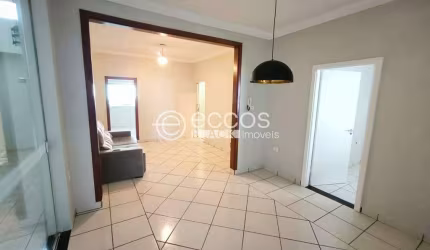 Casa para aluguel, 3 quartos, 1 suíte, 1 vaga, Nossa Senhora Aparecida - Uberlândia/MG