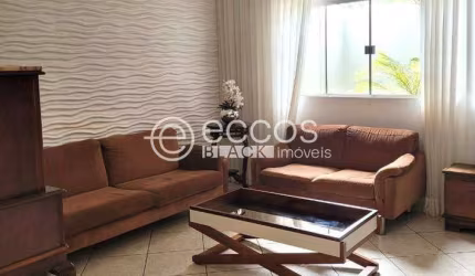 Casa à venda, 3 quartos, 2 suítes, 2 vagas, Nova Uberlândia - Uberlândia/MG