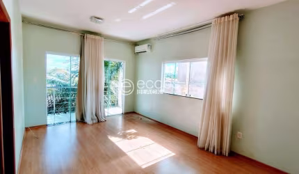 Casa para aluguel, 8 quartos, 3 suítes, 5 vagas, Jardim Karaíba - Uberlândia/MG