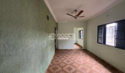 Casa à venda, 3 quartos, 1 suíte, 2 vagas, Umuarama - Uberlândia/MG