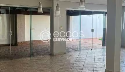 Casa para aluguel, 4 quartos, 3 suítes, 2 vagas, Jardim das Acácias - Uberlândia/MG