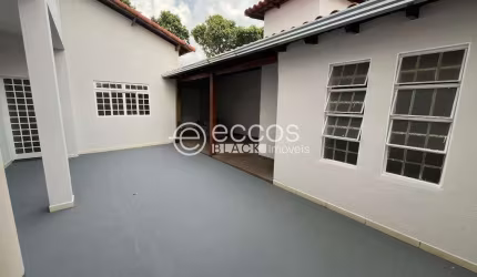 Casa para aluguel, 3 quartos, 2 suítes, 3 vagas, Morada da Colina - Uberlândia/MG