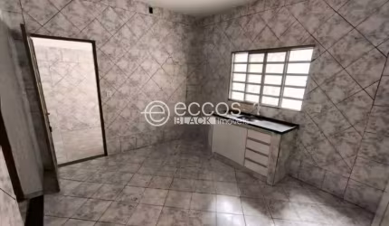 Casa para aluguel, 3 quartos, 1 vaga, Santa Rosa - Uberlândia/MG