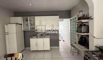 Casa para aluguel, 3 quartos, 1 suíte, 3 vagas, Brasil - Uberlândia/MG