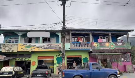 CASA COM TOTAL DE 332M² NO MATO DENTRO.