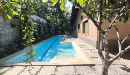 Casa na praia em Ubatuba à 80mts do mar!