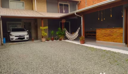 Casa semimobiliada com 2 dormitórios no Santa Regina em Itajaí