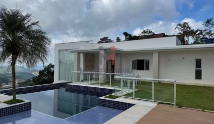 Linda casa com uma vista deslumbrante no Parque Jardim da Serra