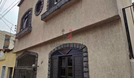 Conheça esta Casa Preciosa no Alto dos Passos!
