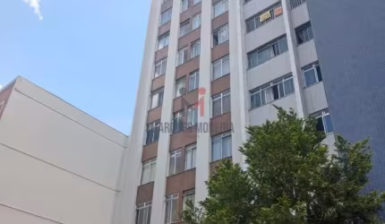 Excelente apartamento na Constantino Paleta