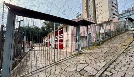 Casa em condomínio fechado com 3 quartos à venda na Rua Gilberto Candeia, 841, Colina Sorriso, Caxias do Sul por R$ 339.000