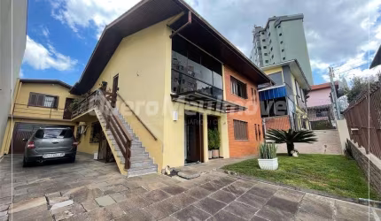 Casa com 7 quartos à venda na Rua José Aloysio Brugger, 1480, Jardim América, Caxias do Sul por R$ 1.485.000