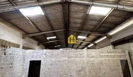 Casa com espaço galpão à venda