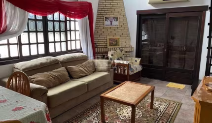 Casa para Venda - 330m², 6 dormitórios, 3 vagas - Cavalhada