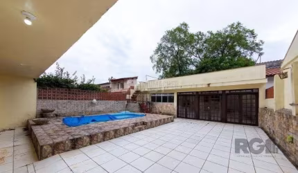 Casa para Venda - 450m², 4 dormitórios, sendo 3 suites, 5 vagas - Nonoai