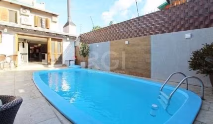 Casa em Porto Alegre, no bairro Ipanema, com 4 dormitório(s), e 4 banheiros, à venda.