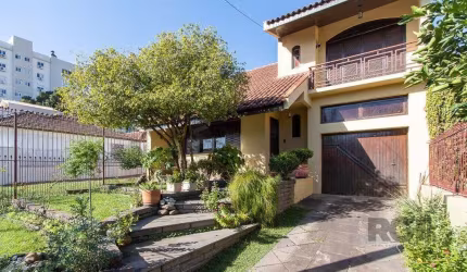 Casa tipo sobrado, com 3 dormitórios em Canoas