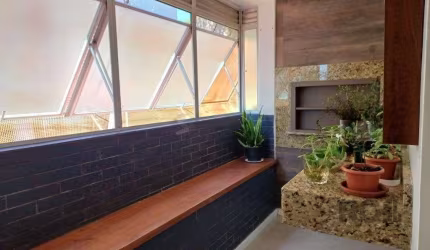 2D em 85m² com lareira e churrasqueira