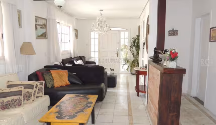 Sobrado para Venda - 300m², 3 dormitórios, sendo 2 suites, 2 vagas - Chácara das Pedras