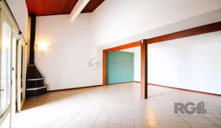 Casa de 200m² - 4 dormitórios, 4 vagas no bairro Espírito Santo