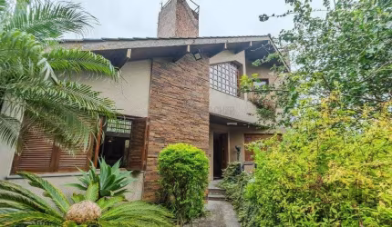 Casa 400m² - 5 dormitórios, 4 vagas no bairro Vila Jardim