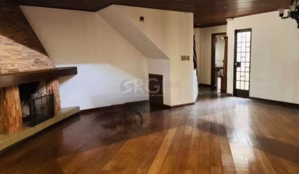 Encantadora residência com 03 dormitórios sendo 01 suíte e piscina.