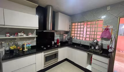 Casa para Venda em Ceilândia, Ceilândia Sul, 7 dormitórios, 1 suíte, 4 banheiros, 3 vagas