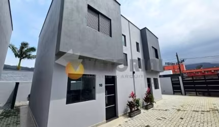 Sobrado para venda possui 75 metros em condomínio.