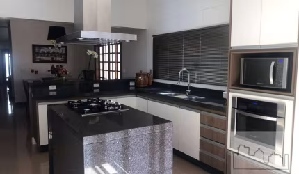 Casa a venda no Jd. Planalto em Américo Brasiliense.