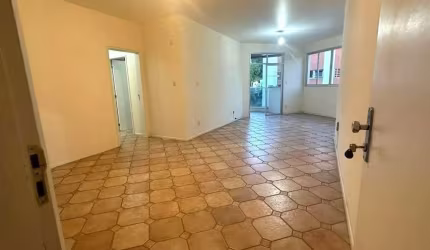 Amplo apartamento de 04 quartos no bairro Pantanal
