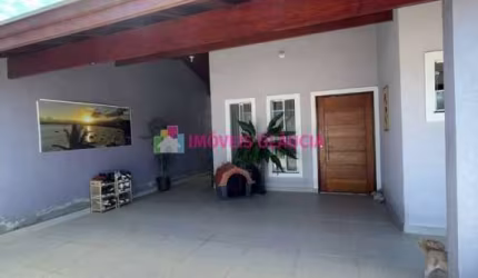 Casa com 3 dormitórios e 180m2 no Bairro Cidade Jardim, em Caraguatatuba/SP à venda