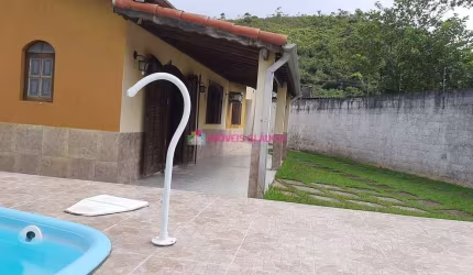 Casa com 4 dormitórios, piscina e edícula, 188m² na Prainha em Caraguatatuba/SP à venda