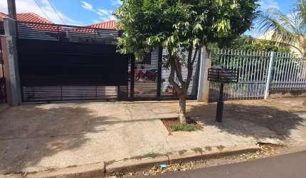 Residencia c 3 quartos/suíte  bairro Jardim América em Maringá.
