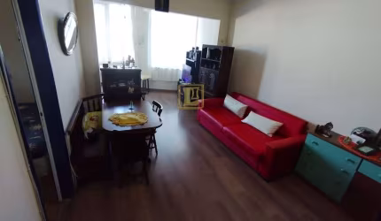Apartamento em Santa Teresa com Dois Quartos e Dependência