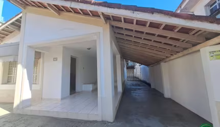 Casa com 4 quartos à venda no Centro, Ubatuba  por R$ 1.300.000