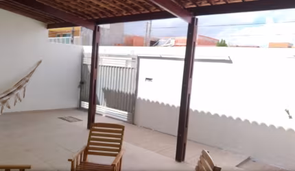 Vendo uma casa com 3 quartos no Recanto das Orquídeas