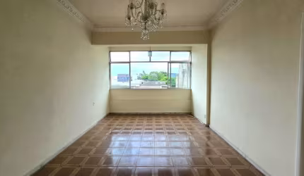 Rua Olga, Apartamento com 2 quartos mais dependência. Amplo com 80m.