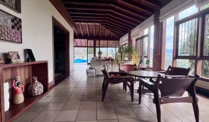 Mansão em Itaipava no Condomínio Quinta do Lago