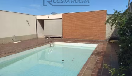 Casa grande com excelente localização para clinica ou moradia