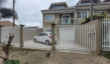 Casa com 3 quartos à venda na Rua Brigadeiro Arthur Carlos Peralta, 470, Bom Jesus, São José dos Pinhais por R$ 830.000