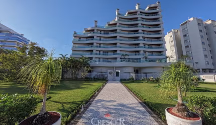 Apartamento com 03 quartos quadra mar em Caiobá