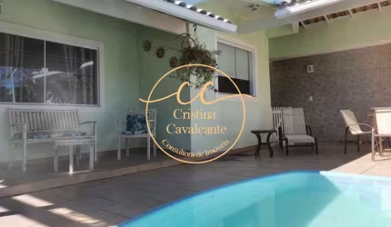 Imperdível! Casa em condomínio à venda em Jacarepaguá, Rio de Janeiro-RJ. 3 quartos, 1 suíte, 3 salas, 3 banheiros, 2 vagas, 174m². Venha conferir!