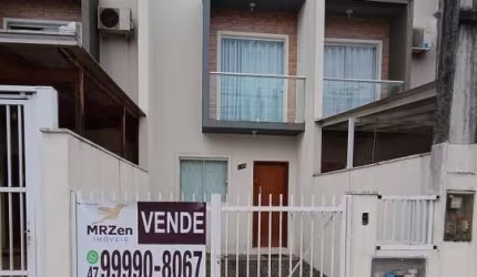 Casa / Sobrado para Venda em Joinville, Santa Catarina, 2 dormitórios, 2 banheiros, 1 vaga