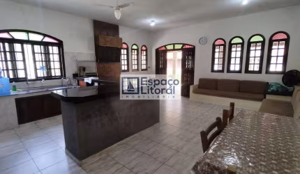 Linda casa mobiliada para venda ou locação com suíte e piscina, bairro Cidade Jardim, Caraguatatuba