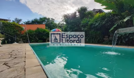 Linda casa com Piscina, Toda reformada, com Edícula e amplo quintal a venda na Massaguaçú, Caraguat