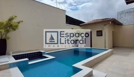Lindíssima casa à venda, 03 dorm. sendo 01 suíte, piscina, bairro Indaiá, Caraguatatuba- SP.